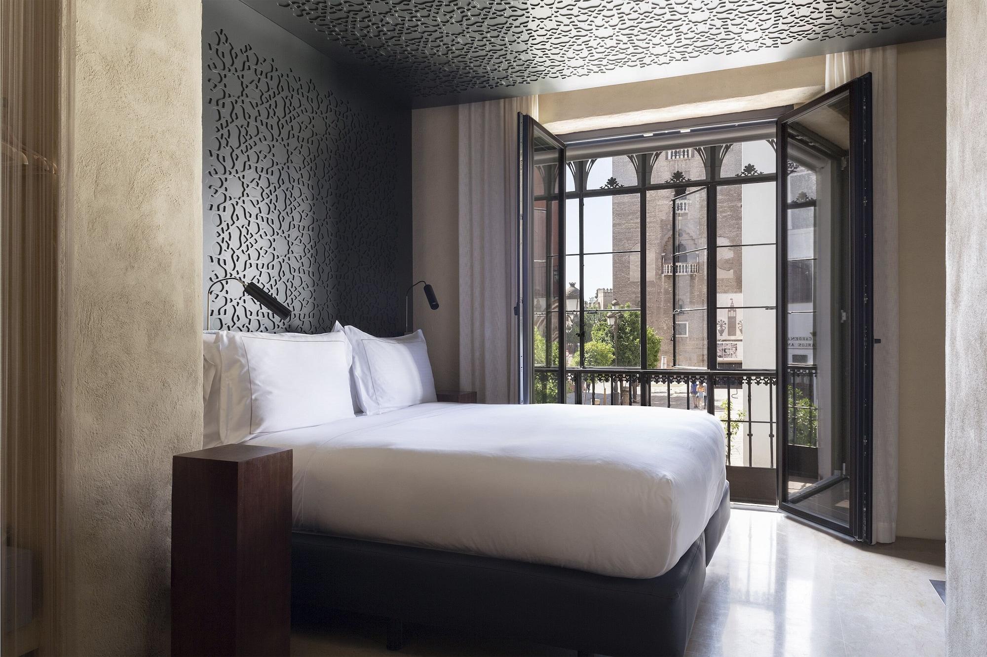 Eme Catedral Mercer Hotel Seville Exterior photo Deluxe Room