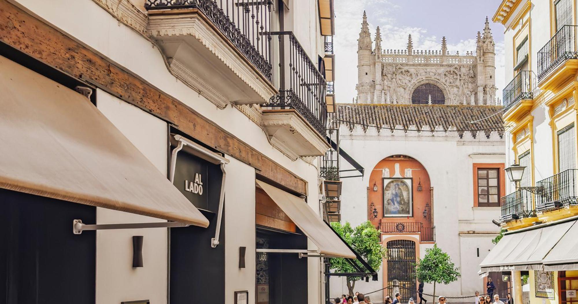 Eme Catedral Mercer Hotel Seville Exterior photo A shop in Granada, Spain
