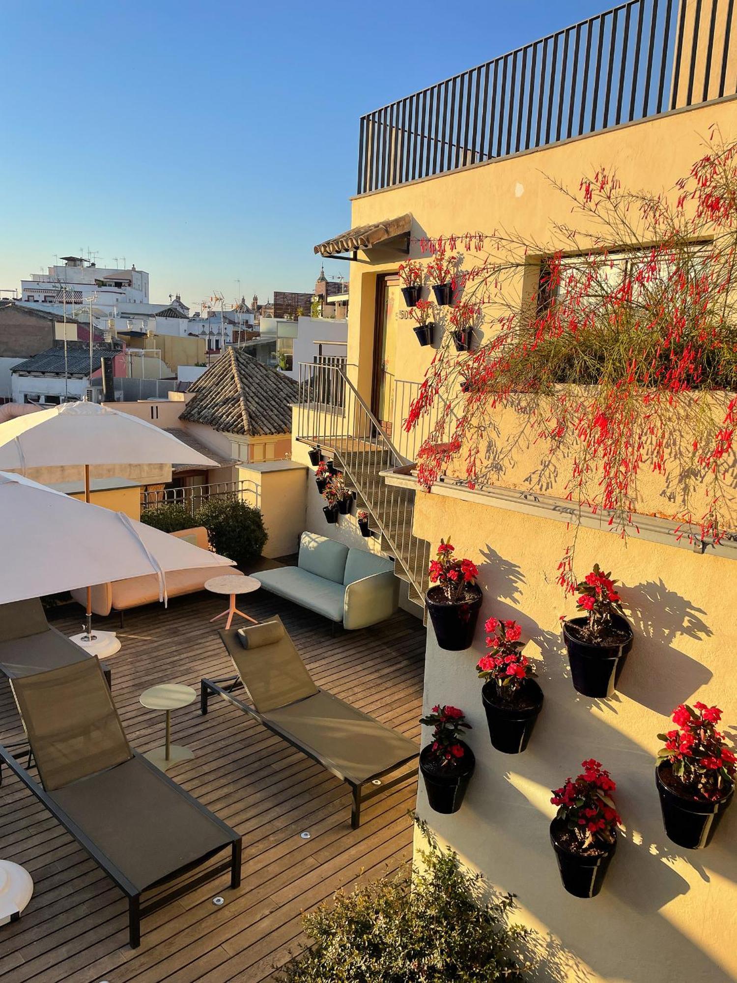 Eme Catedral Mercer Hotel Seville Exterior photo Rooftop terrace