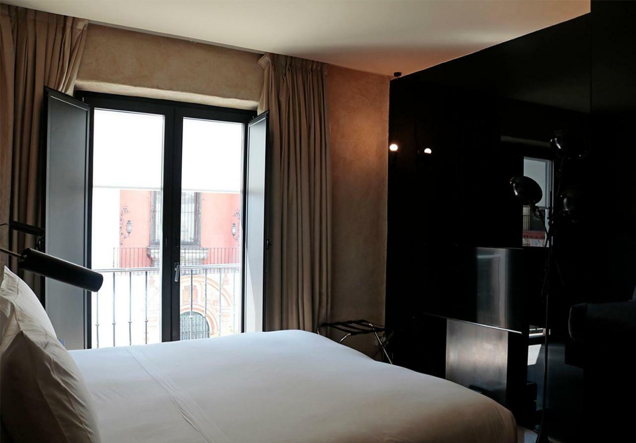 Eme Catedral Mercer Hotel Seville Exterior photo A room at the hotel