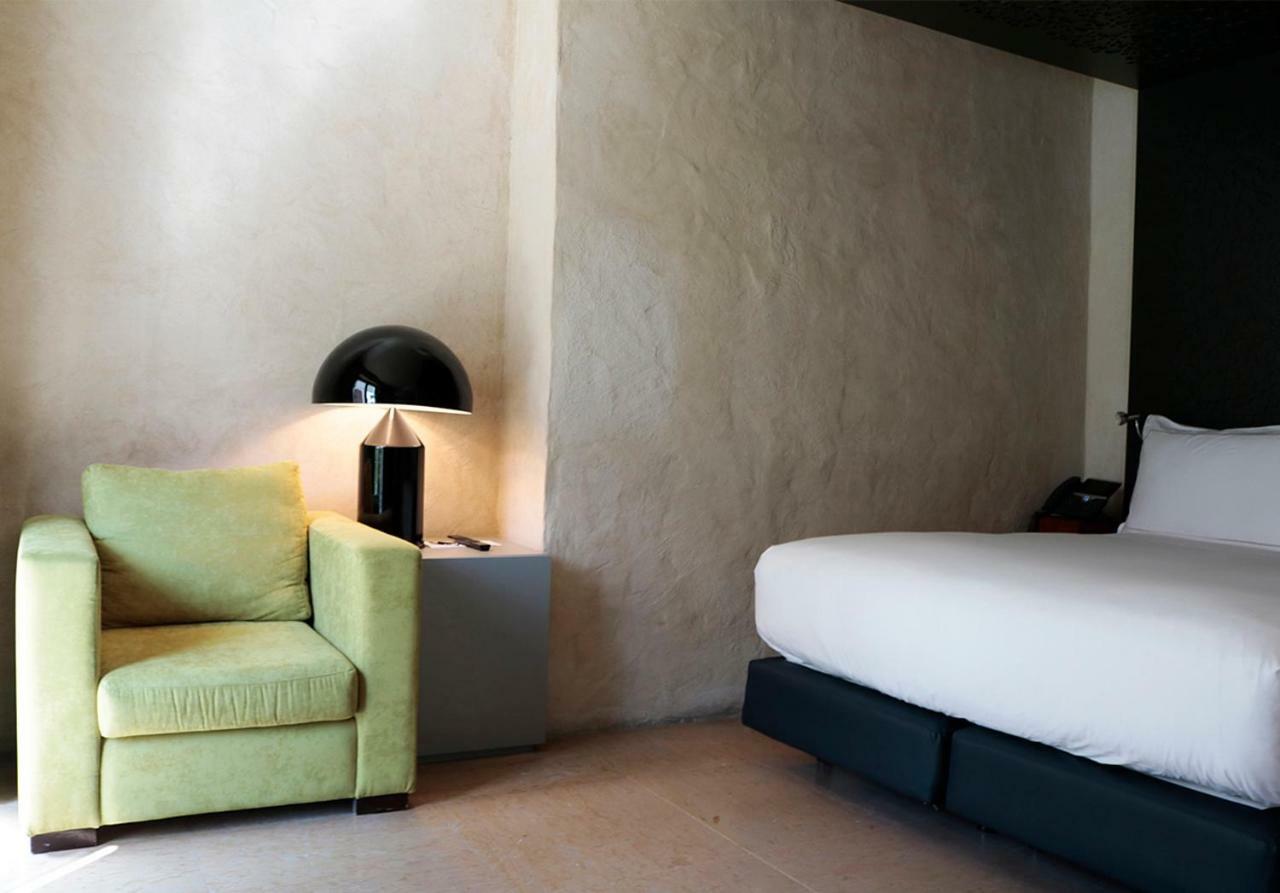 Eme Catedral Mercer Hotel Seville Exterior photo A room at the hotel